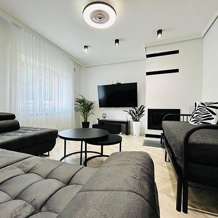 Szep Erno Vip Apartman Хайдусобосло Экстерьер фото