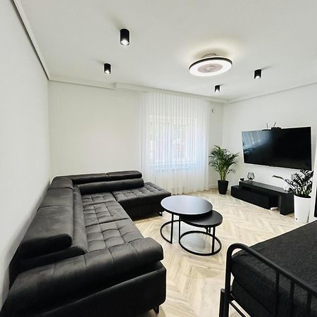 Szep Erno Vip Apartman Хайдусобосло Экстерьер фото