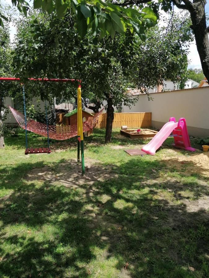Szep Erno Vip Apartman Хайдусобосло Экстерьер фото