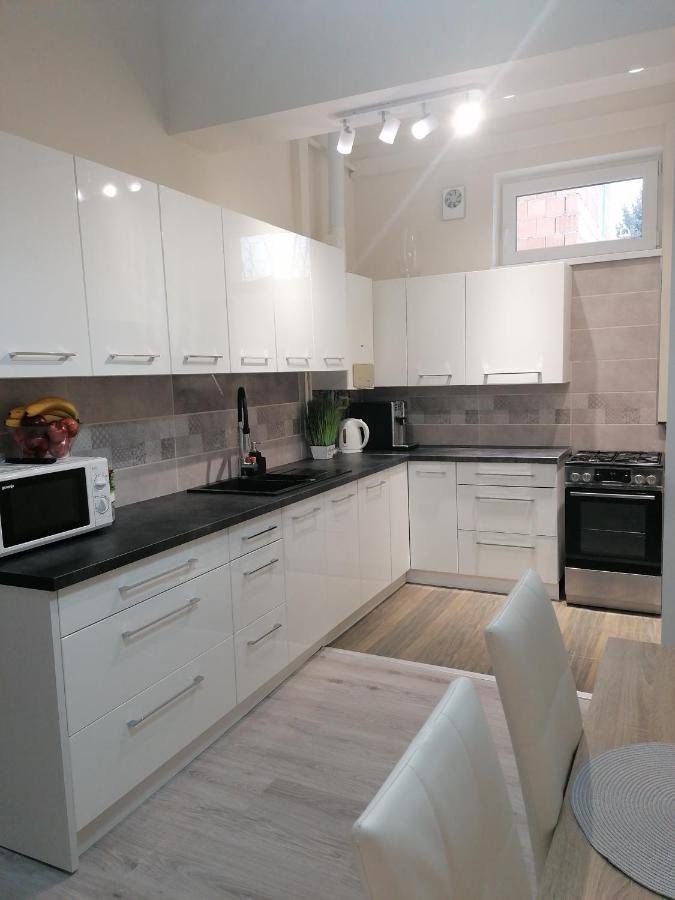 Szep Erno Vip Apartman Хайдусобосло Экстерьер фото