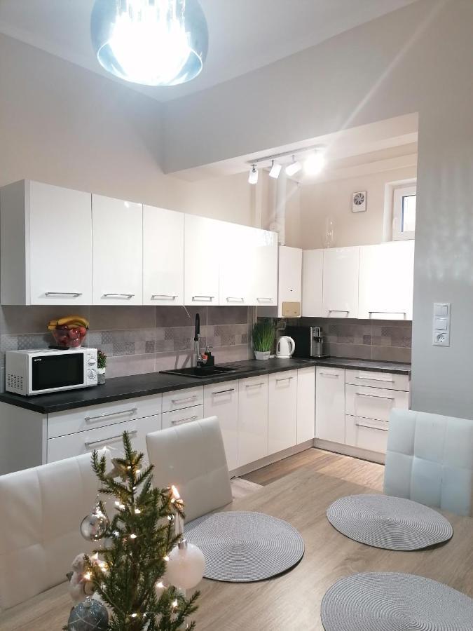 Szep Erno Vip Apartman Хайдусобосло Экстерьер фото