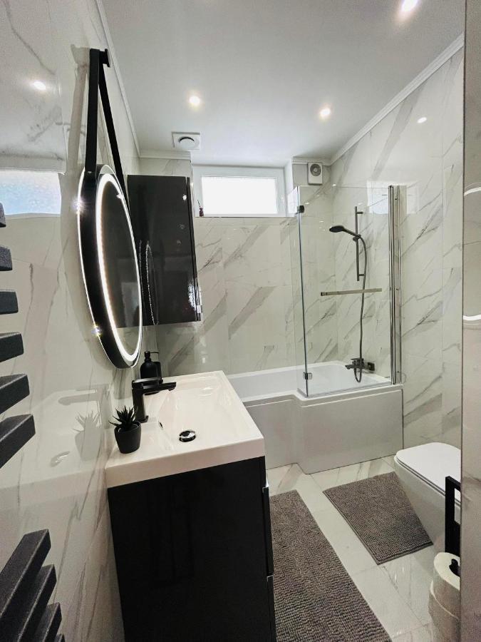 Szep Erno Vip Apartman Хайдусобосло Экстерьер фото