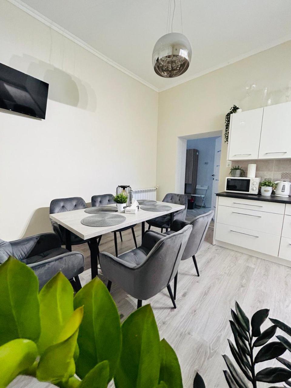 Szep Erno Vip Apartman Хайдусобосло Экстерьер фото